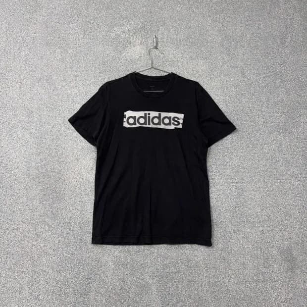 아디다스 스펠 로고 프린팅 블랙 반팔 티 XL