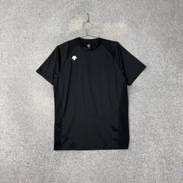 데상트 운동 기능성 블랙 반팔 티 S