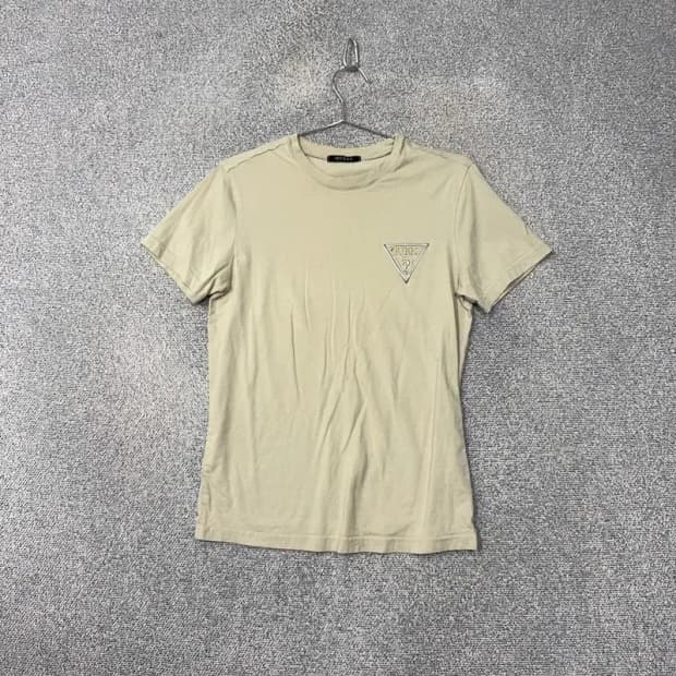 게스 베이지 삼각 로고 반팔 티 M