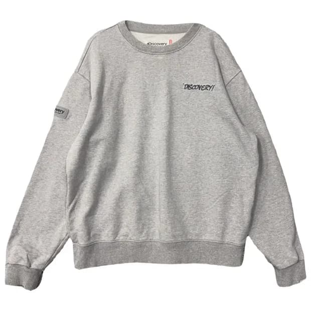 디스커버리 라이트 그레이 맨투맨 100