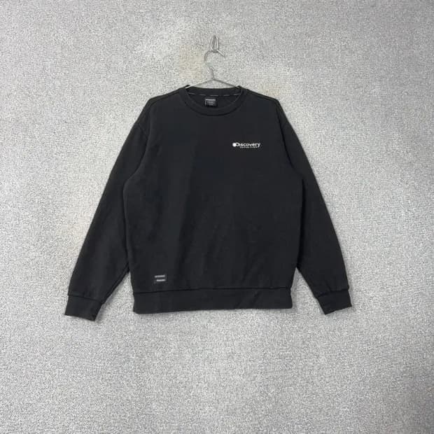 디스커버리 블랙 맨투맨 100