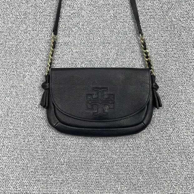 토리버치 블랙 가죽 크로스백