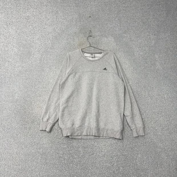 아디다스 삼각로고 그레이 맨투맨 110