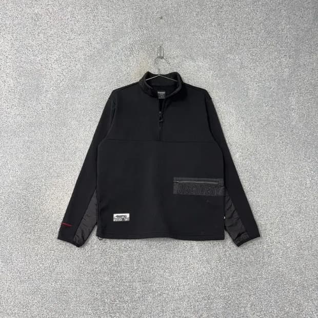 디스커버리 블랙 포켓 퀄팅 로고 캐주얼 반집업 맨투맨 95