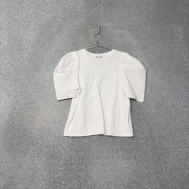 자라 화이트 숄더 캐주얼 반팔티 S