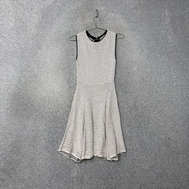 에잇세컨즈 캐주얼 스트라이프 민소매 원피스 S