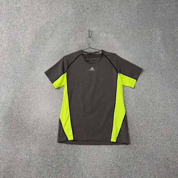 아디다스 그레이 로고 남성 운동 기능성 반팔티 M