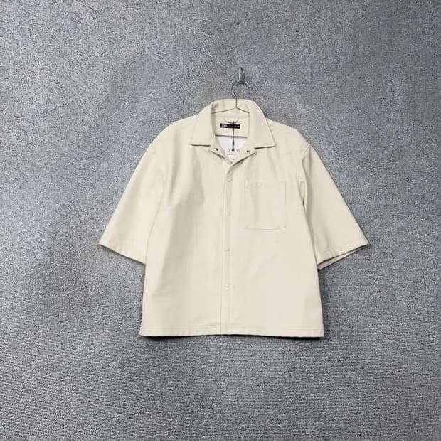 [새상품]자라 크림 레더 반팔 셔츠 L