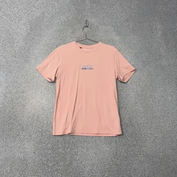 게스 프린팅 라이트 핑크 로고 남성 반팔 티 L