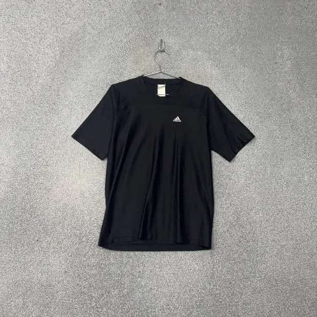 아디다스 블랙 로고 운동 기능성 반팔티 100
