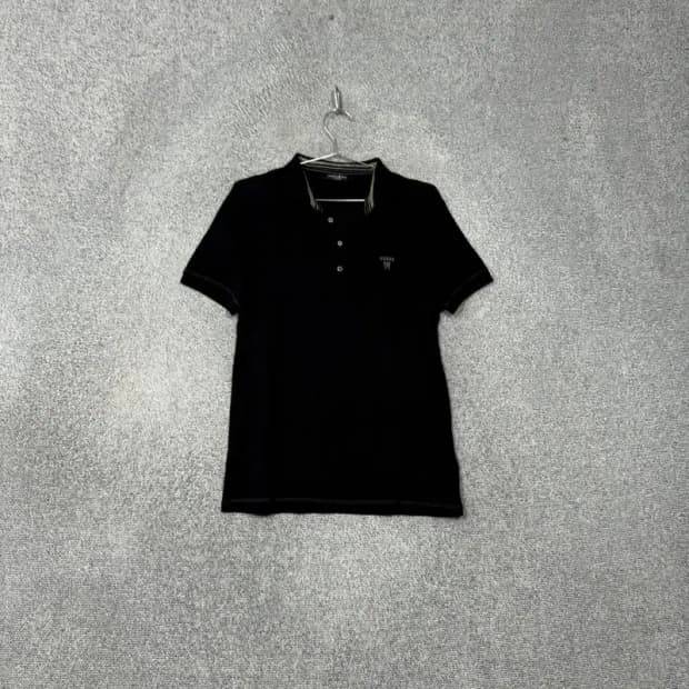 게스 블랙 삼각 로고 남성 반팔 카라티 M