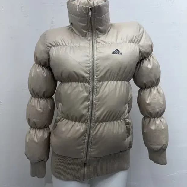 아디다스 베이지 하이네 패딩