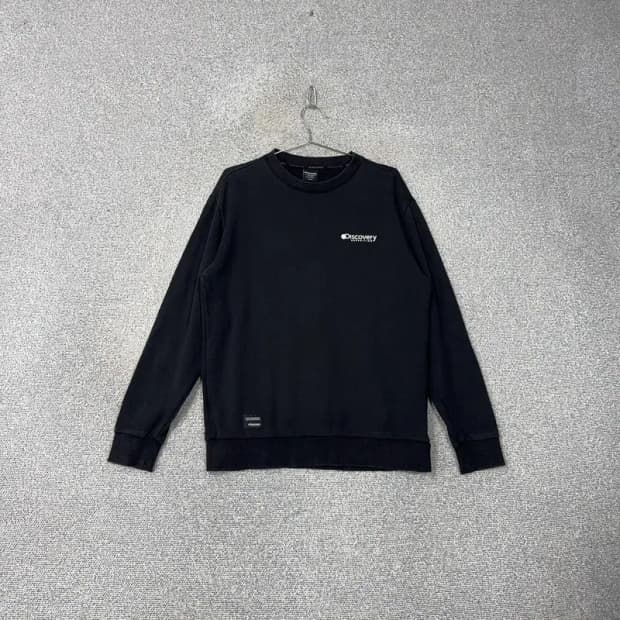 디스커버리 로고 블랙 맨투맨 100