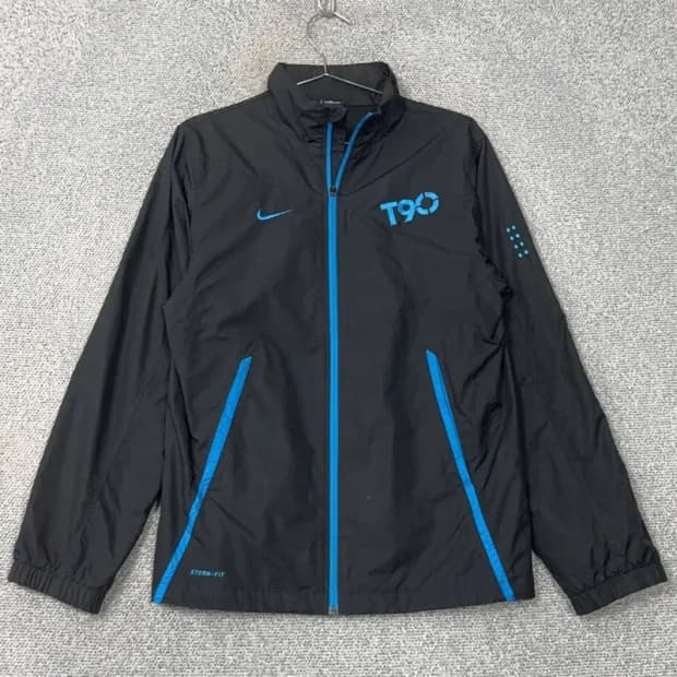 나이키 스톰핏 T90 바람막이 M