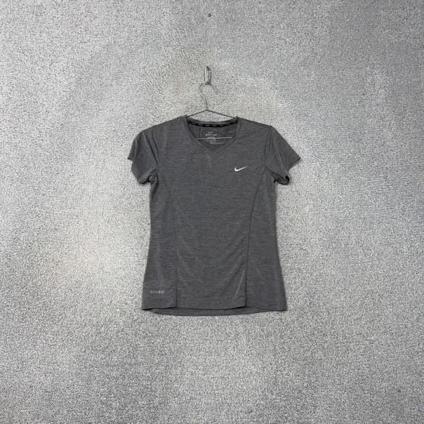 나이키 그레이 로고 여성 기능성 운동 반팔티 L