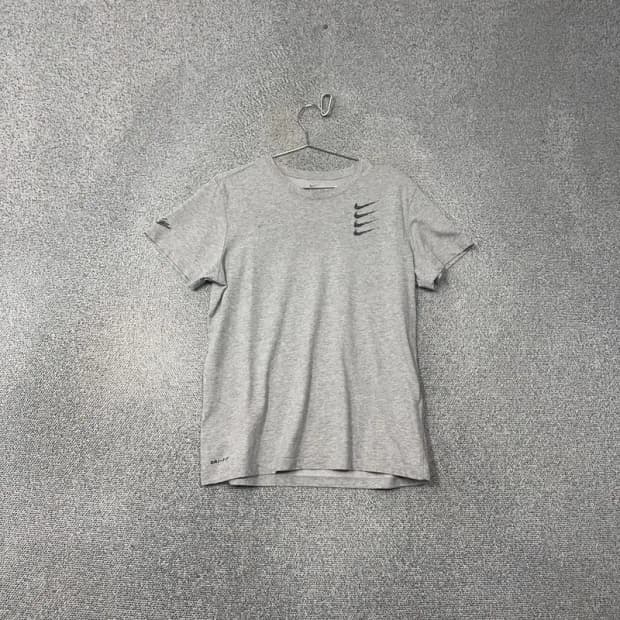 나이키 드라이핏 쿼드 스우시 로고 남성 그레이 반팔티 XL