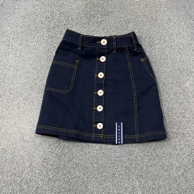 로맨틱크라운 버튼 진청 데님 스커트 24