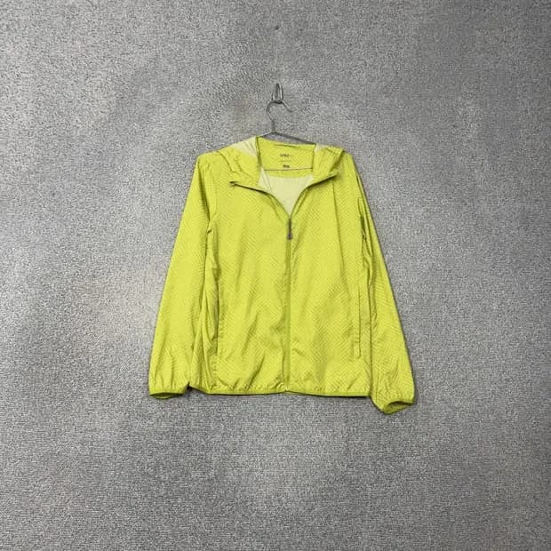 유니클로 형광 기능성 바람막이 M