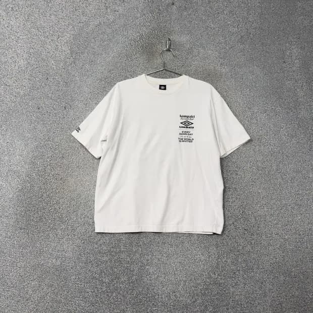 엄브로 화이트 프린팅 박스핏 반팔티 90