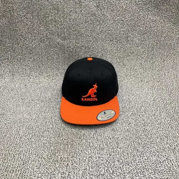 캉골 블랙 자수 로고 스냅백 S