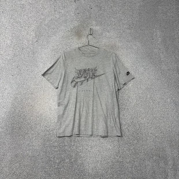 나이키 스우시 프린팅 라이트 그레이 반팔 티 S