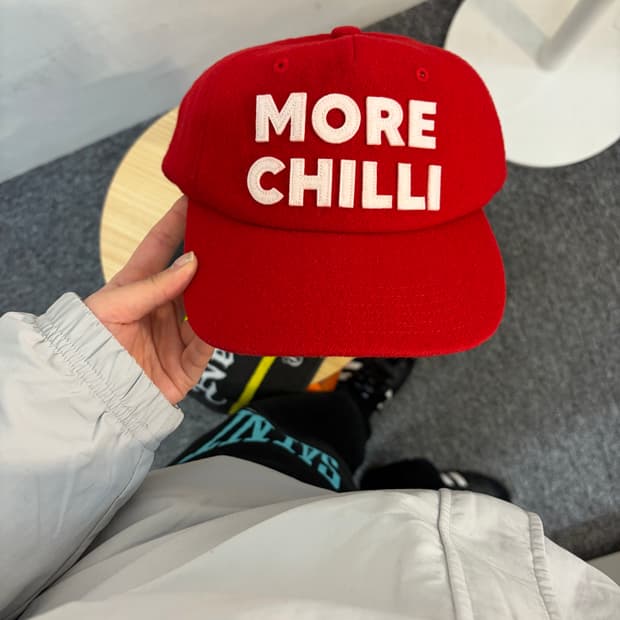 More chilli  wool red cap