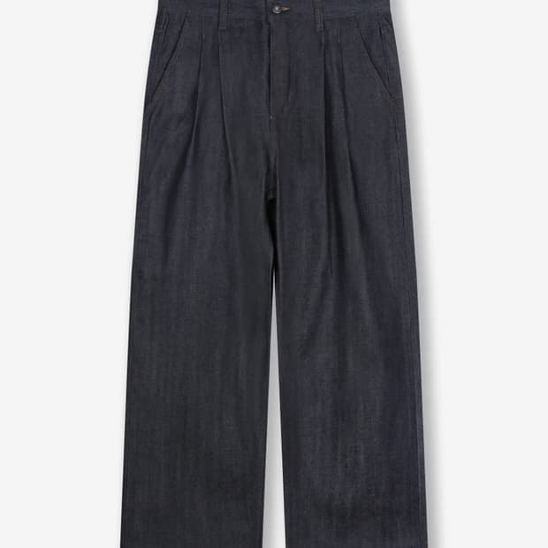 WIDE FIT TWO TUCK SELVAGE DENIM PANTS IN