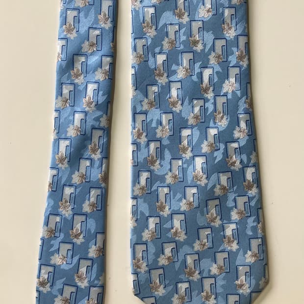 니나리치 넥타이