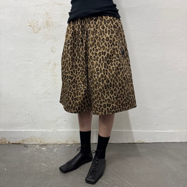 니들스 x KEBOZ 브라운컬러 레오파드 패턴 파피용 로고 버뮤다 쇼츠