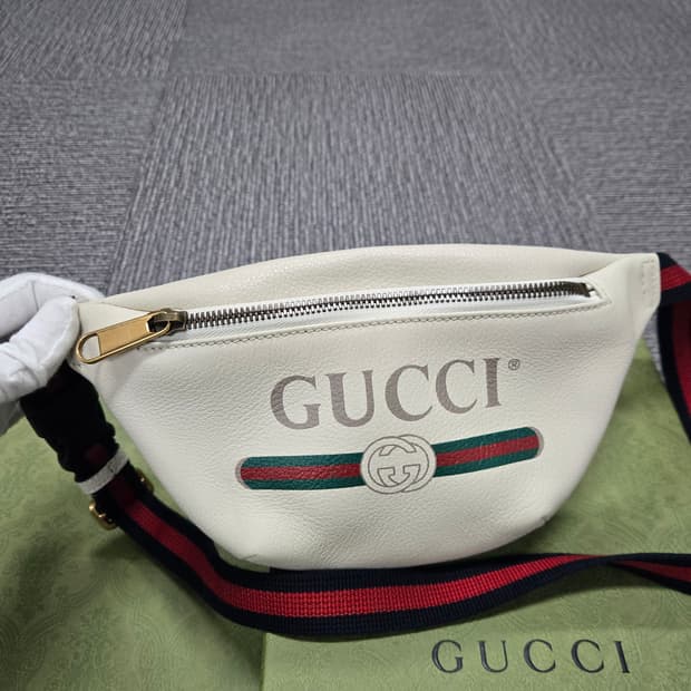 [특가][정품] 구찌 띠로고 힙색 벨트백