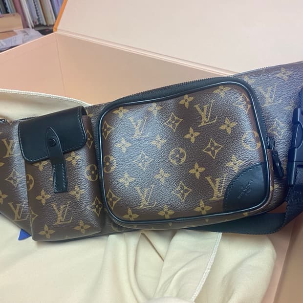루이비통 크리스토퍼 범백 모노그램 마카사르 m45337 벨트백 힙색