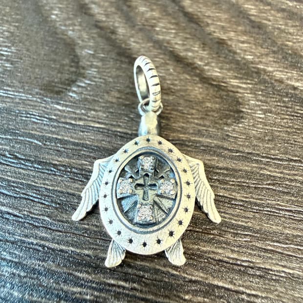 폴리테루 씨 터틀 펜던트 