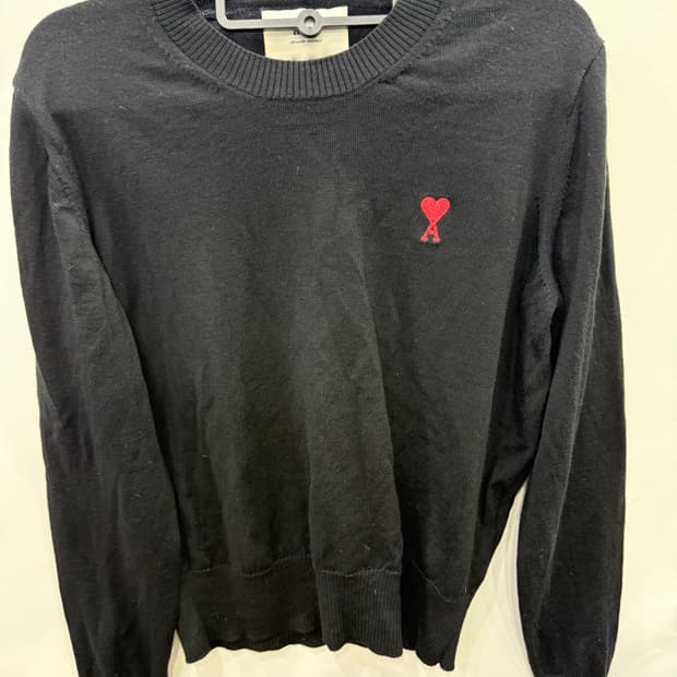 아미 스몰 하트 블랙 니트