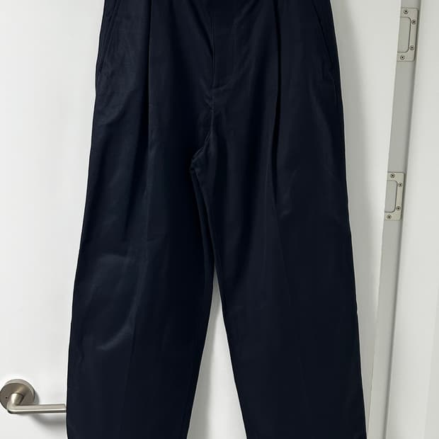 [새상품] 코스 남성 네이비 와이드 원턱 팬츠