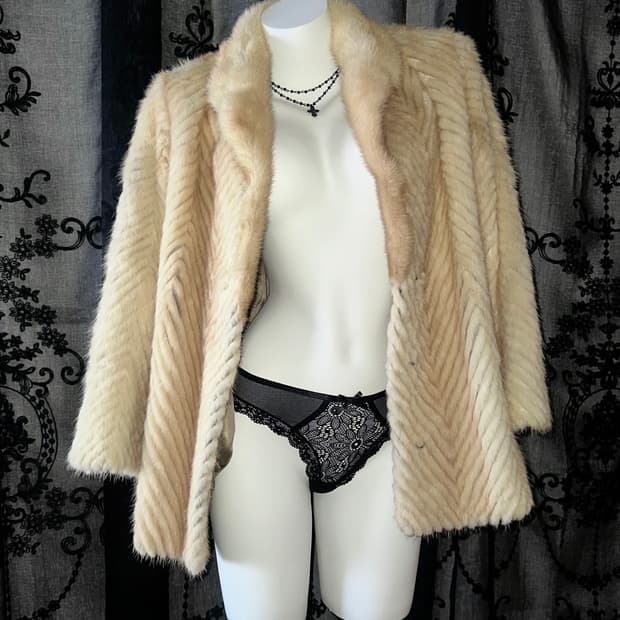 beige mink fur