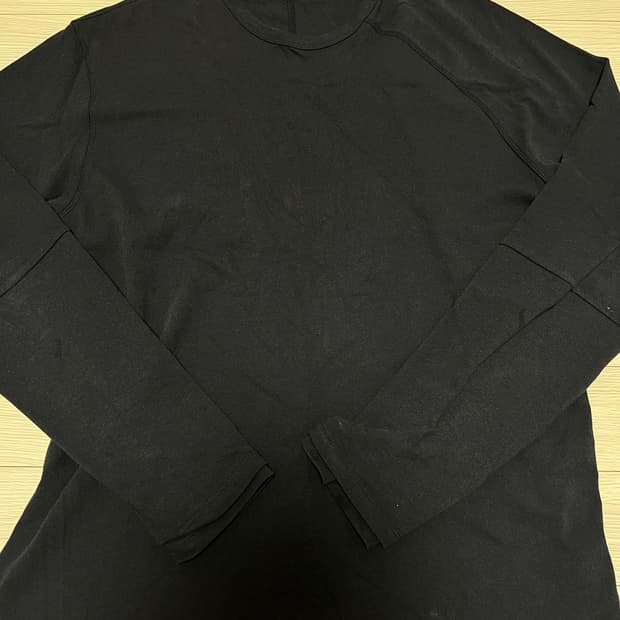 해칭룸 더블 레이어드 긴팔 티셔츠