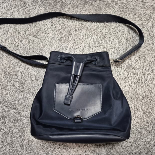 샘소나이트 레드 복조리백