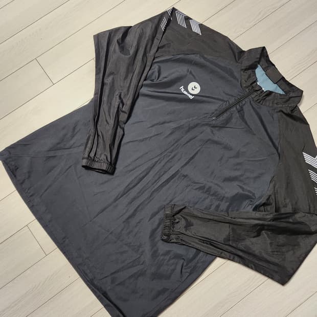 험멜 바람막이 풀오버 블랙 우븐 아노락 L~XL

사이즈 2xl인데 생각
