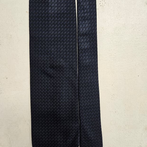 아르마니 꼴레지오니 남성용 네이비 패턴 넥타이