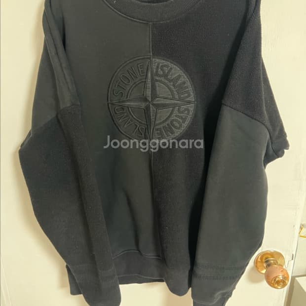 스톤아일랜드 블랙 맨투맨.   L