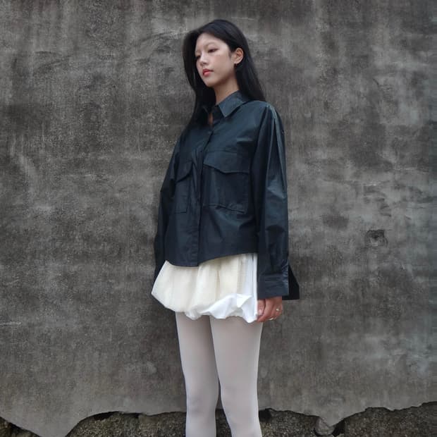 Lustrous pintuck shirt / deep green