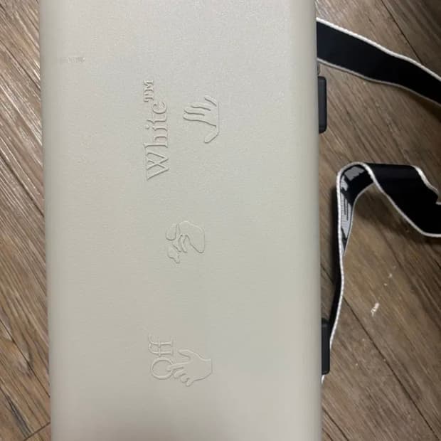 오프화이트 아모레