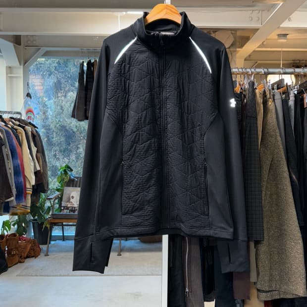 언더아머 트랙자켓