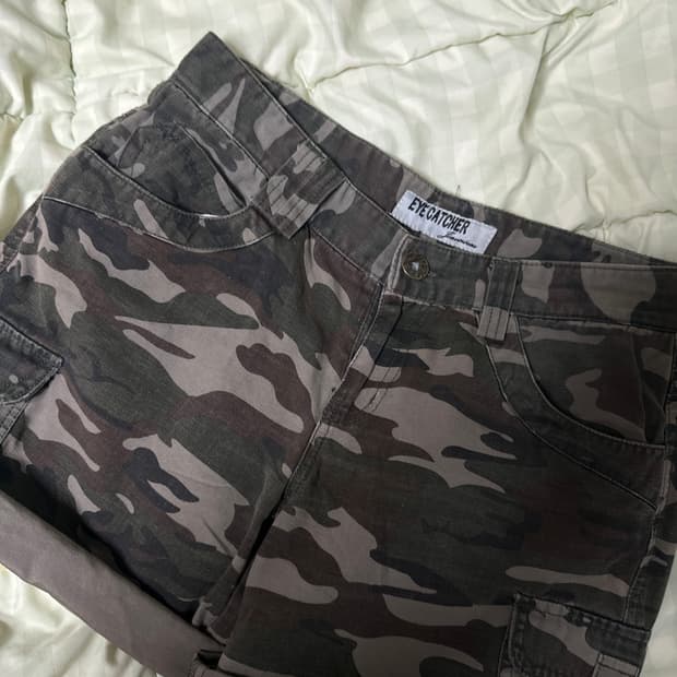 EYE CATCHER 카모 반바지