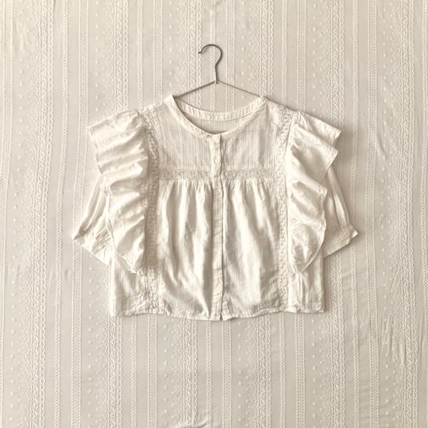 레이스 크로쉐 프릴 블라우스