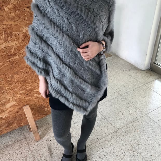 cape v-neck knit