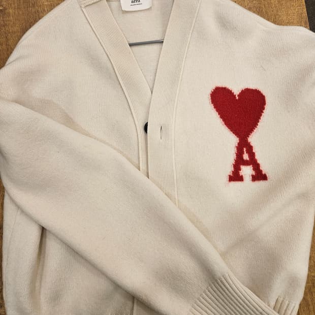 아미 AMI 하트 로고 아이보리 가디건