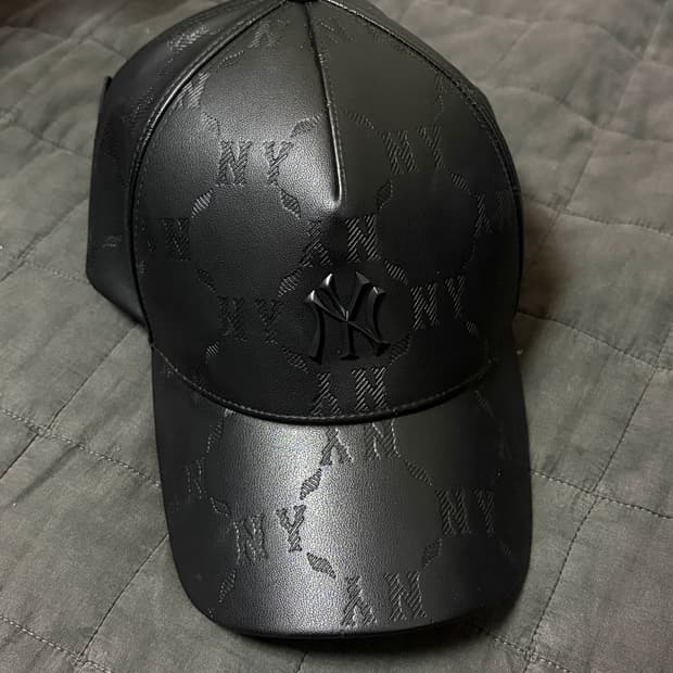MLB 엠엘비 올블랙 모노그램 볼캡 뉴에라 레더