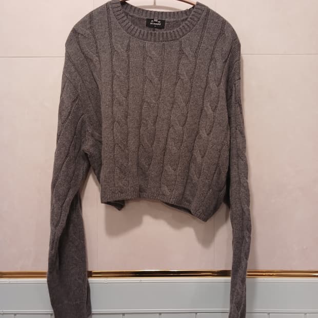 무신사스탠다드 정품 여성 크롭스타일 니트 L 사이즈