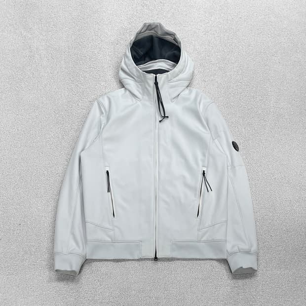 C.P 컴퍼니 소프트 쉘 - R 후드 자켓